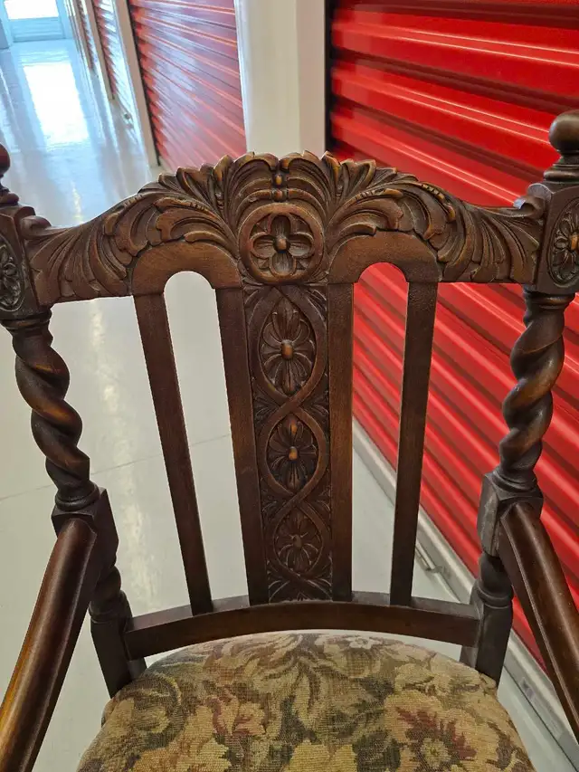 Antique Arm Chair in Chairs & Recliners in Markham / York Region - Image 4