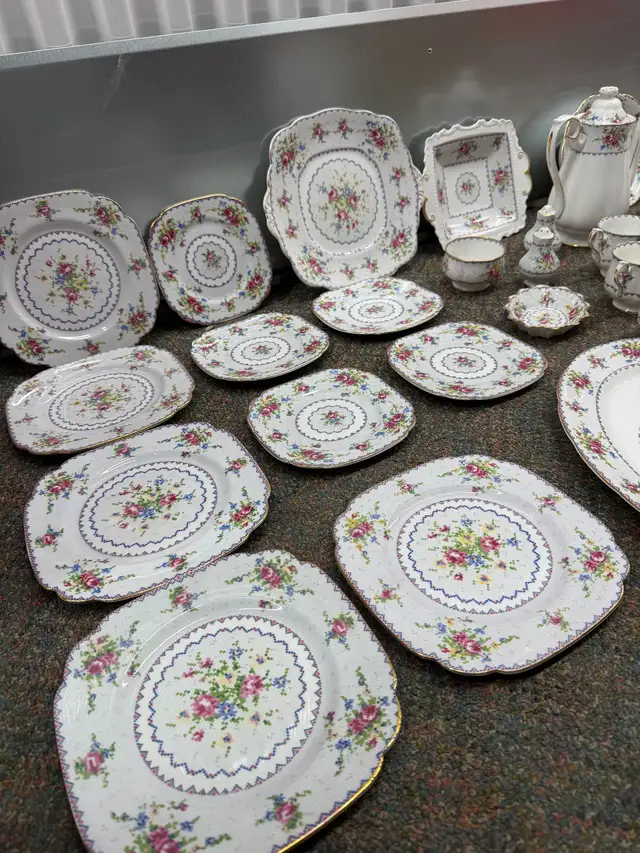 Royal Albert Petit Point Tea Set415732822736250883