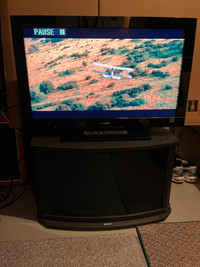 Sony 32in LCD Digital Color TV w. Sony Stand