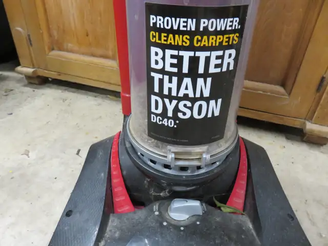 Eureka Pet Vacuum in Vacuums in Oakville / Halton Region - Image 4