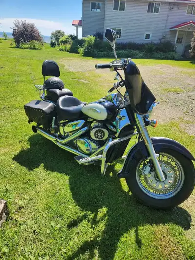 Suzuki intruder runs great rides great couple cosmetics that could be fixed the wind took the owning...