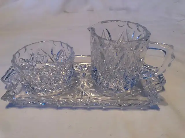 VINTAGE LEAD CRYSTAL CREAMER AND SUGAR BOWL in Arts & Collectibles in West Island - Image 4