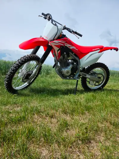 2019 Honda CRF250, EFI, electric start. Maybe 1 hr ride time on it. Just like the day it came from t...
