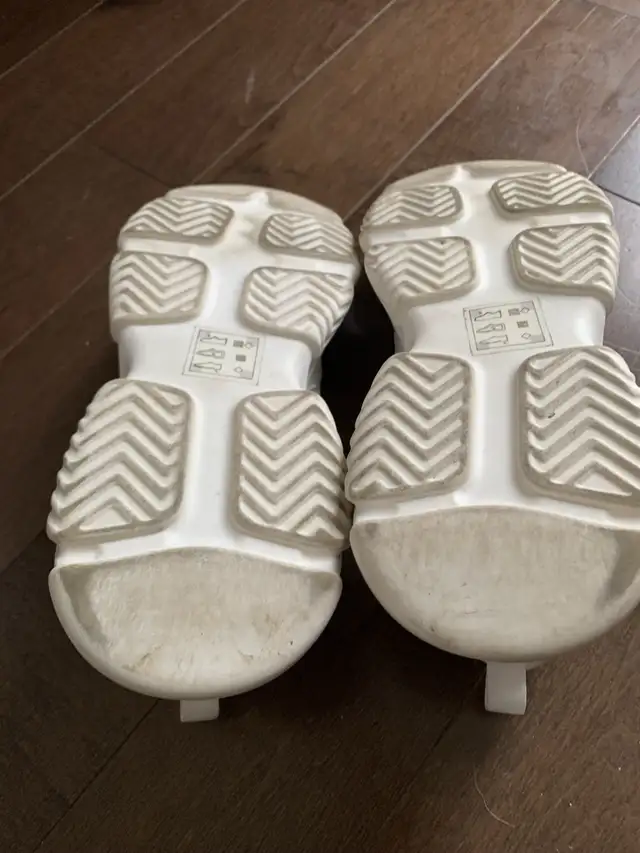 running shoes in Women's - Shoes in Kitchener / Waterloo - Image 5