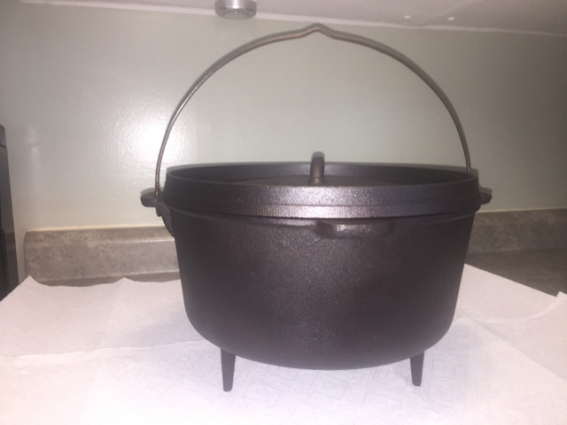 Cast Iron 12" Wenzel 1887 Dutch Oven With Feet Bail Handle Lid in Arts & Collectibles in Belleville