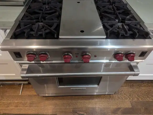 wolf natural gas range/stove in Stoves, Ovens & Ranges in Barrie - Image 3