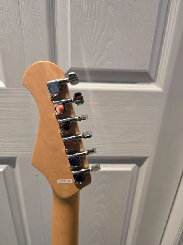 Telecaster style guitar like new in Guitars in Ottawa - Image 5