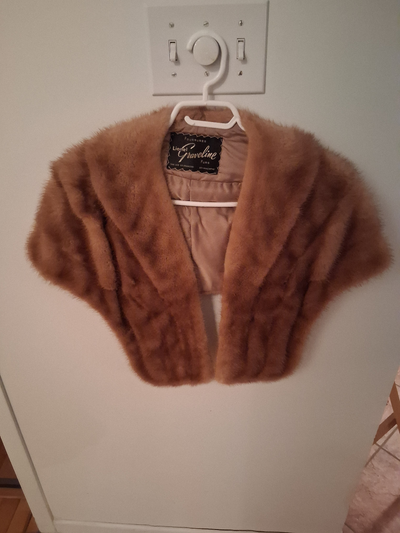 Étole de vison, View more