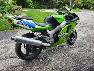 Grate bike 1998 zx7r only 27700km, good tires runs grate spend over $1000 last summer to tuned it up...