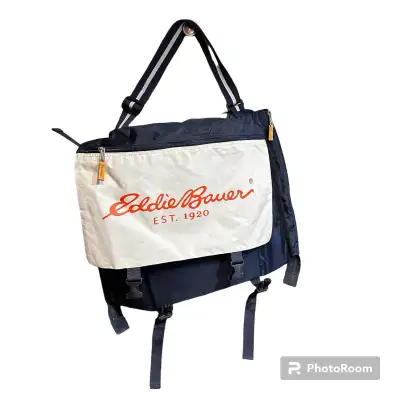 Stadium seat has side zippers to convert to a carry bag. Has mesh pocket and zipper pocket. Can also...