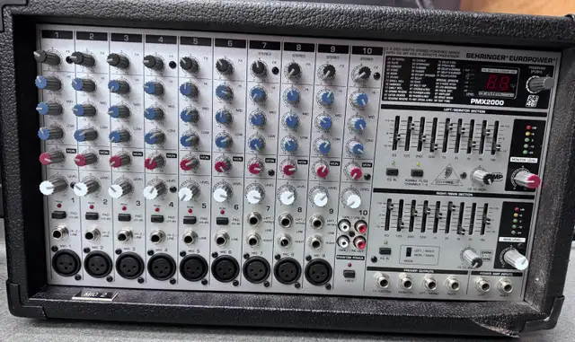 Behringer Europower PMX2000 in Pro Audio & Recording Equipment in Saskatoon - Image 2