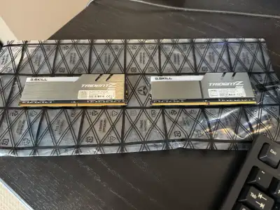 2x 8gb (16) RAM G.SKILL F4-3200C16D-16GTZR Trident Z RGB Series, View more