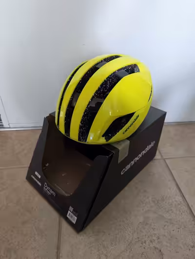 Cannadale Road bike Dynam Helmet Used less than 5 times Top line up road helmet with MIPS Size Large