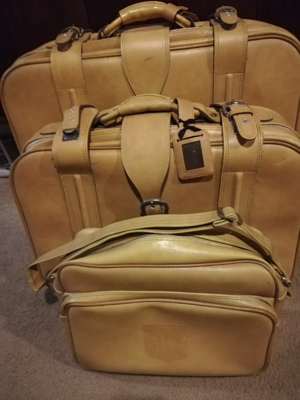 Leather 3 piece Luggage set; includes 2 suitcases+1 carryon bag