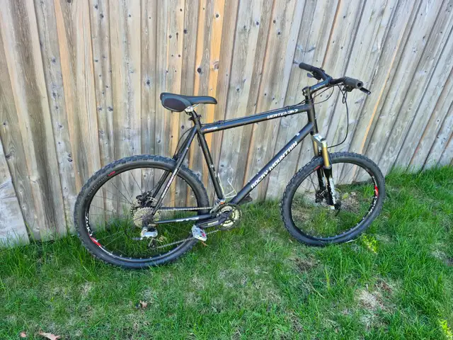 Quality LARGE Rocky Mountain mountain bike in Mountain in Ottawa - Image 2