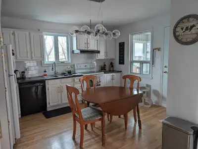 Grand 5 1/2 sur 2 étages , secteur Charlesbourg