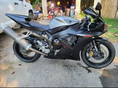 LOW KILOMETERS - YZFR1 Sleek Yamaha YZF-R1 sportbike. Has black fairings, silver tank. Aftermarket e...