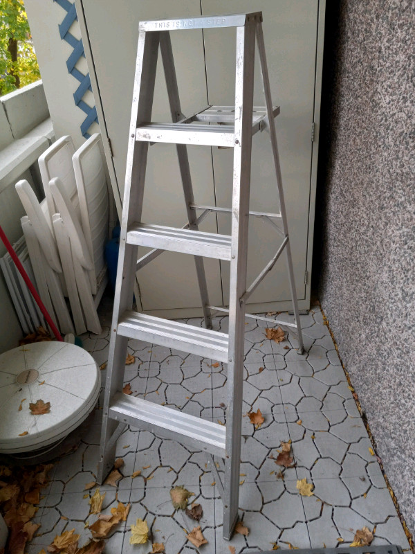 5 steps ladder Ladders & Scaffolding Ottawa Kijiji