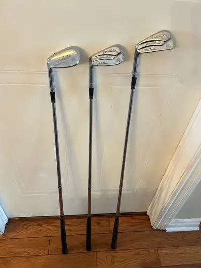 Lot de 3 bâtons de golf gaucher Powerbilt lefty irons, View more