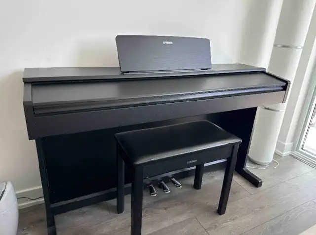 Yamaha Piano in Pianos & Keyboards in City of Toronto - Image 2