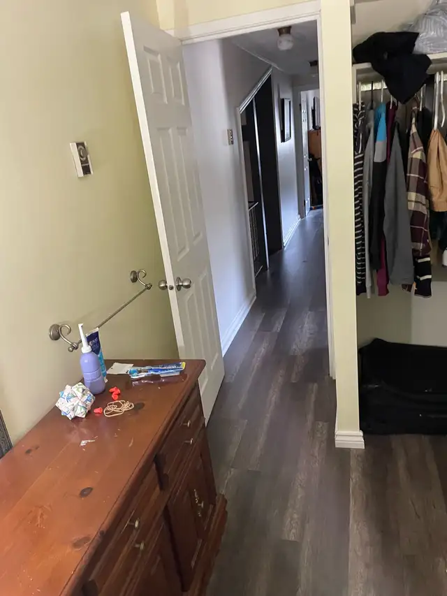 large bedroom 20x11 for rent in Kincardine  in Long Term Rentals in Owen Sound - Image 3