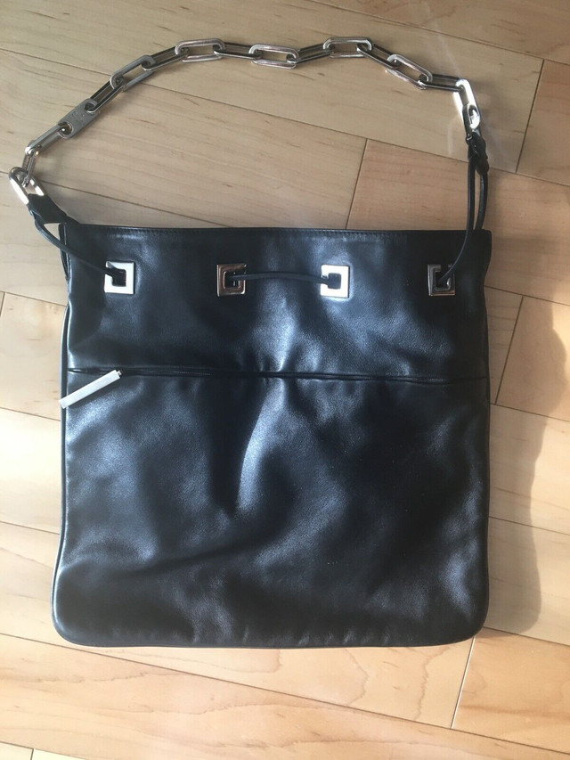 Gucci bucket bag vintage black leather dans Femmes - Sacs et portefeuilles  à Longueuil/Rive Sud - Image 3