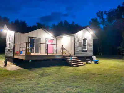 eautiful 679 square foot cottage, located 55 minutes west of Edmonton, in the relaxed and comfortabl...