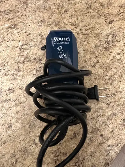 Groom your furry friend with these Wahl dog clippers! These clippers are used but in good working co...
