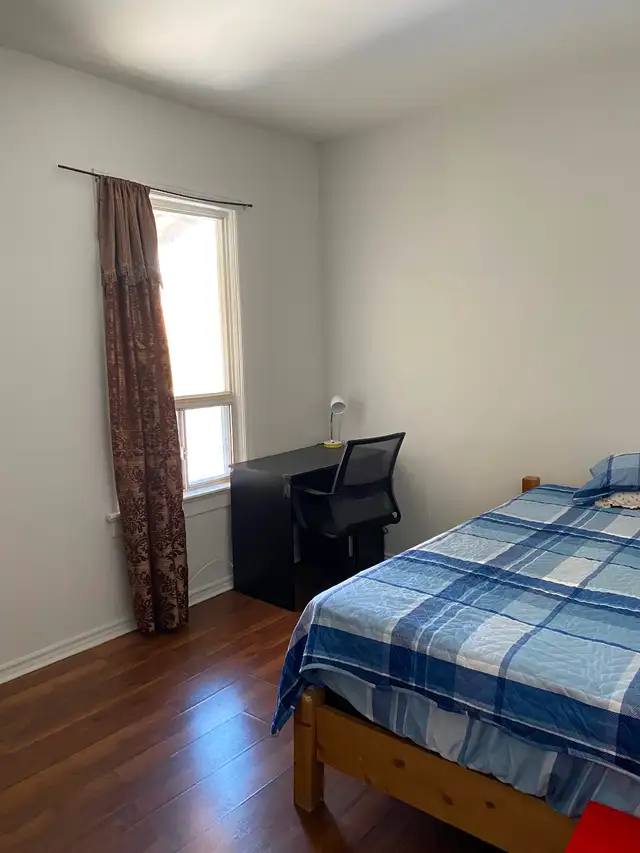 Cozy room in eastyork available from June 1st,single/couple