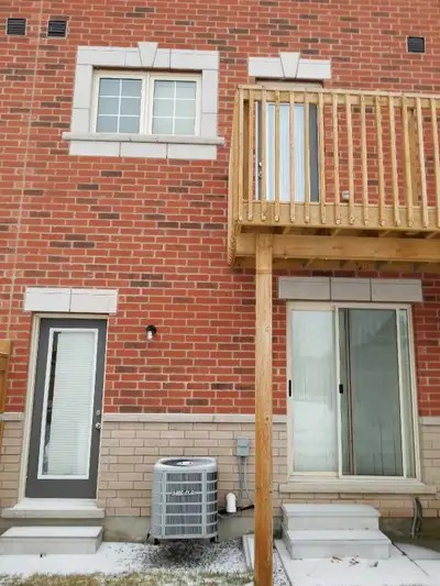 3+1 bedroom Townhouse for rent asap moving. All grocery and transit walking distance. Very clean