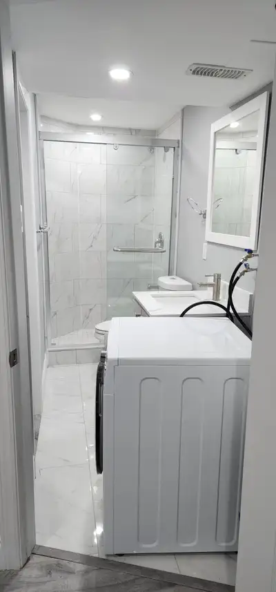 Newly finished  2 bed 1 bath basement bright  & sunny Hurontario