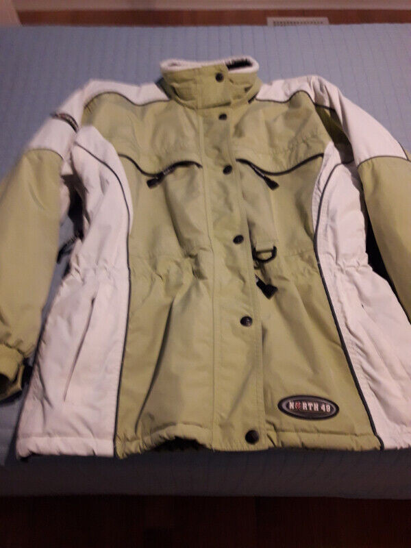 40$ Manteau d'hiver avec jupe pare-neige pour femmes in Women's - Tops & Outerwear in Gatineau