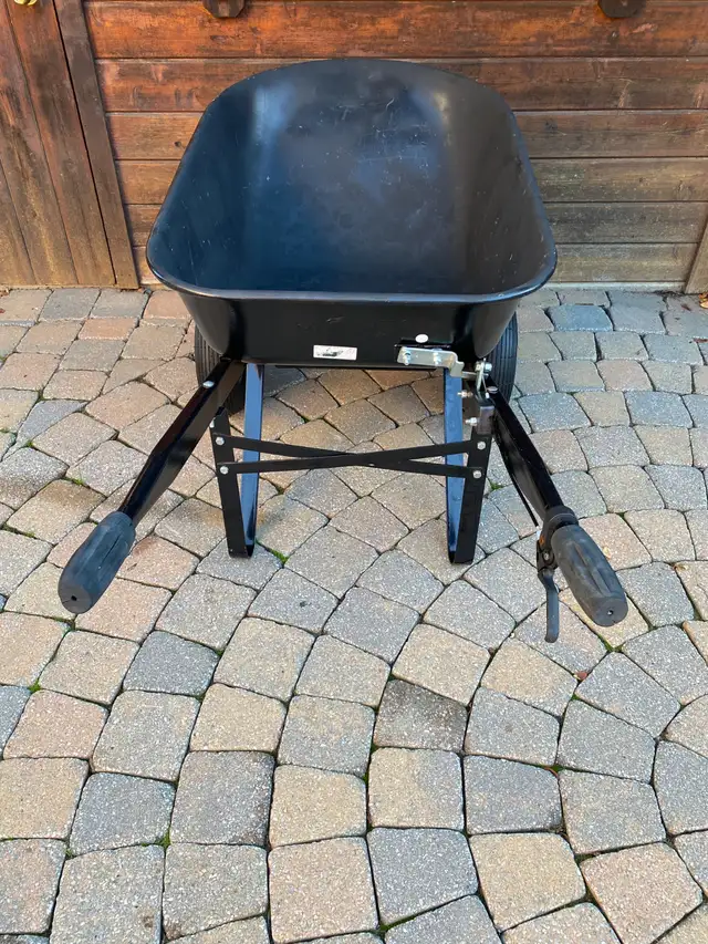 YARDWORKS quick release self-dump wheelbarrow in Outdoor Tools & Storage in Oakville / Halton Region - Image 5