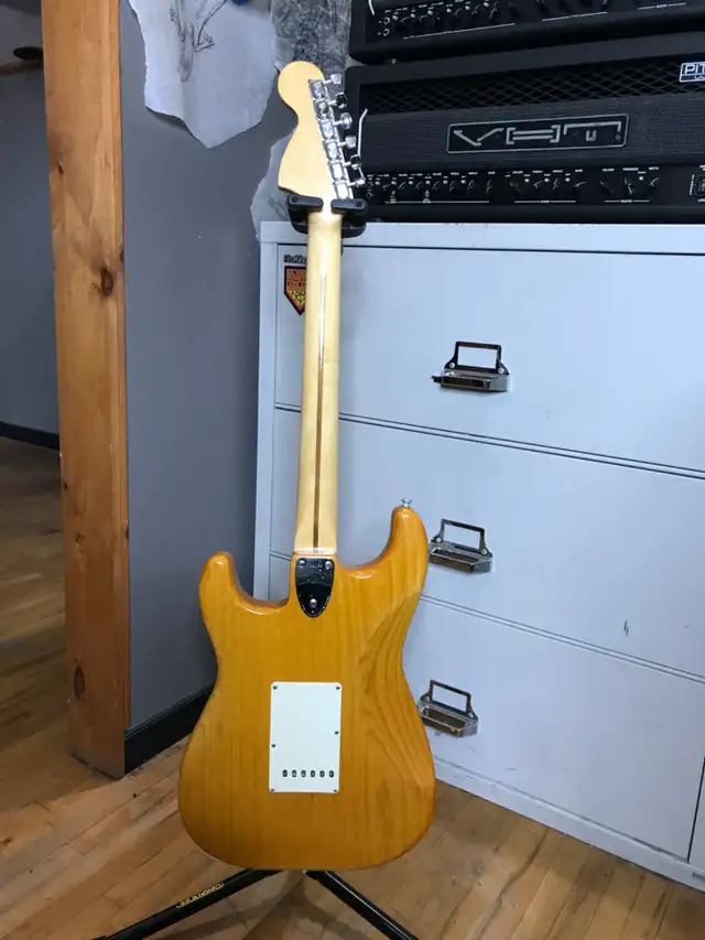 1975 fender Statatocaster in Guitars in Peterborough - Image 3