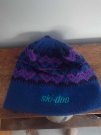 Tuque Ski-Doo vintage 8$