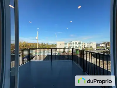 LÉRY (CHÂTEAUGUAY) - CONDO SUR 2 ÉTAGES - 1 200 PI CA