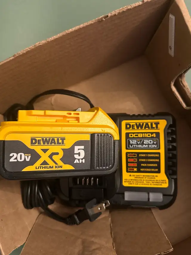 Brand New DEWALT 20V MAX Lithium-Ion XR 5.0 Ah Battery and Charg in Lawnmowers & Leaf Blowers in City of Toronto - Image 3