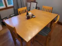 DInning room table and 6 chairs