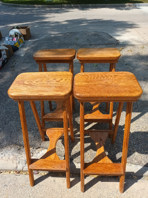 Oak bar stools in Other in Winnipeg - Image 3