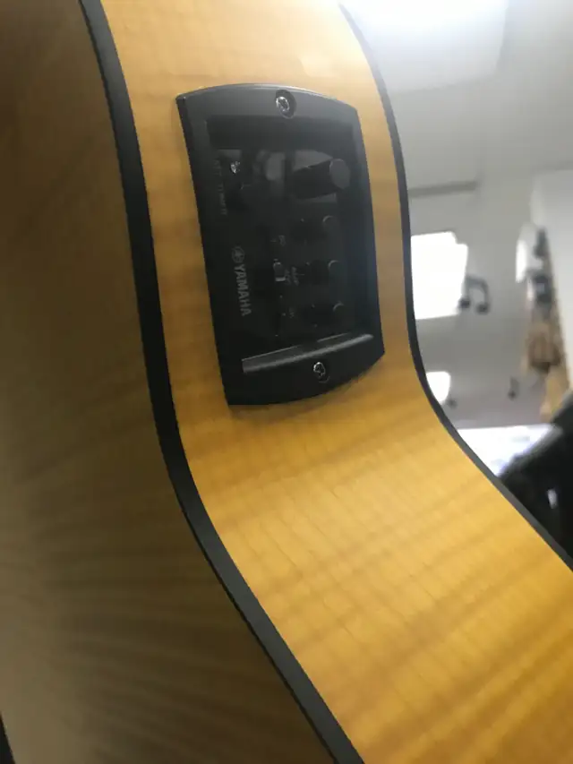 GUITARE YAMAHA CLASSIQUE-ÉLECTRIQUE spécial démo in Guitars in Drummondville - Image 5