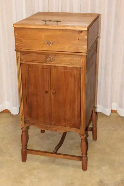 Petit meuble antique, gramophone de (1930) une merveille, livré, View more