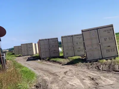 1 tripper 20ft shipping container All stored in Etobicoke Delivery extra No deposits Pay on delivery...