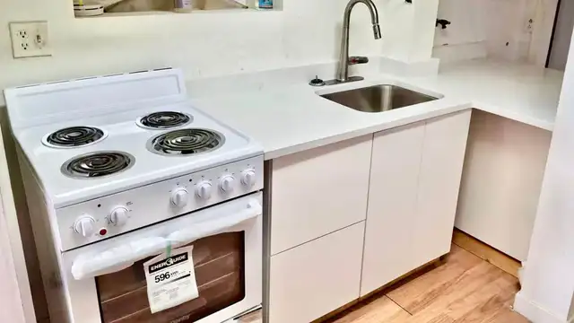 6-Bed 2.5 bath home with 2 bdr attached unit - South Surrey in Long Term Rentals in Delta/Surrey/Langley - Image 10
