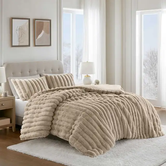 New Queen Size Comforter Set  in Bedding in Ottawa - Image 3