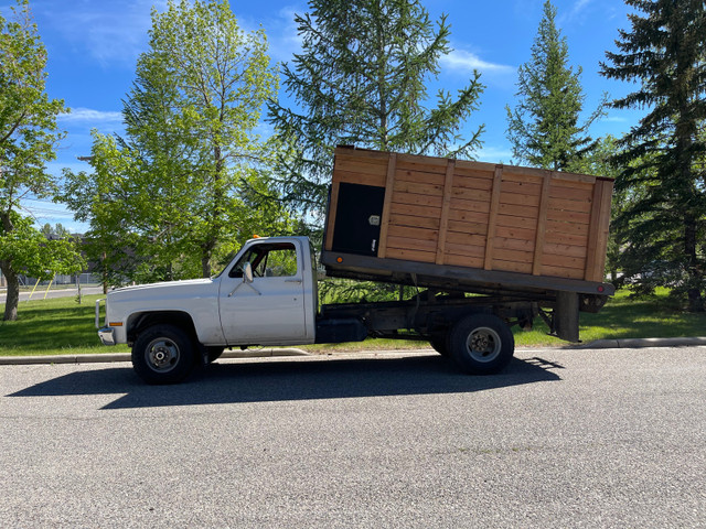 88 Chevy 4x4 Dump Truck in Cars & Trucks in Calgary - Image 2