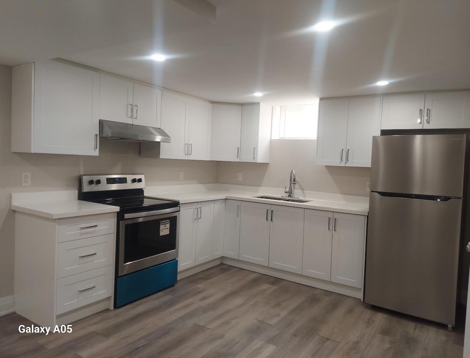 2 Bed Basement for Rent, Allanford Rd, Kennedy/401 Avaliable now 1
