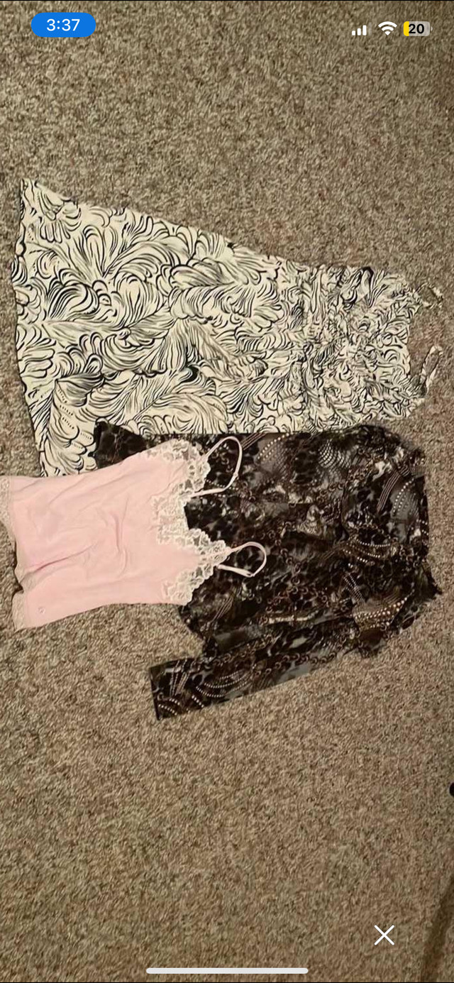  Women’s clothing size small  3  pictures in Multi-item in Regina - Image 3
