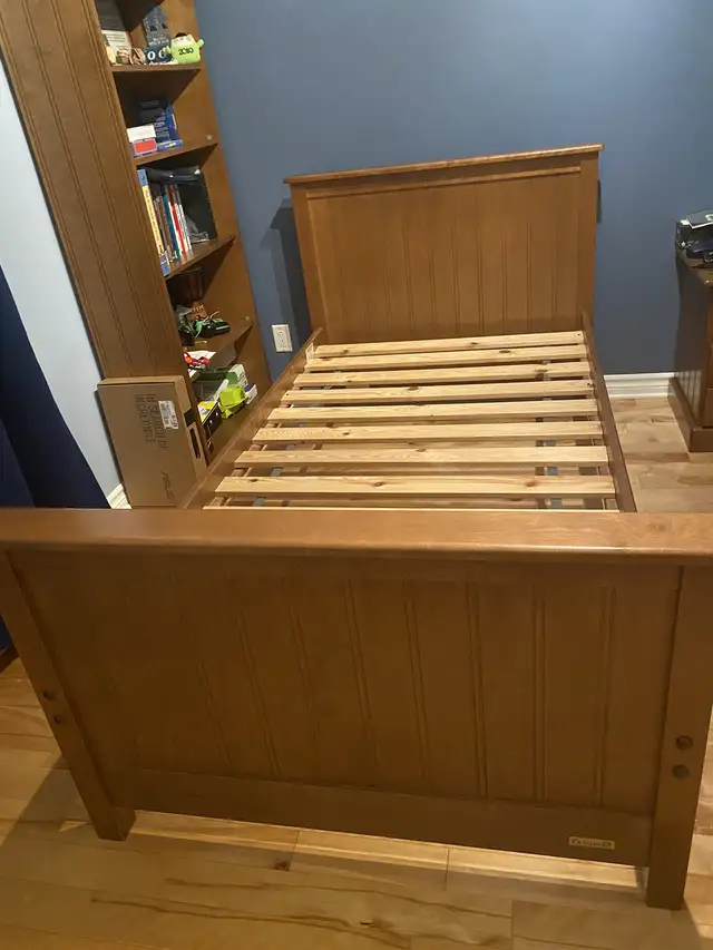 Mobilier de chambre à coucher  in Beds & Mattresses in Longueuil / South Shore - Image 2