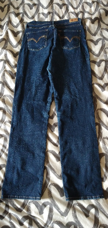 Jeans Levis femme dans Femmes - Pantalons et shorts  à Longueuil/Rive Sud