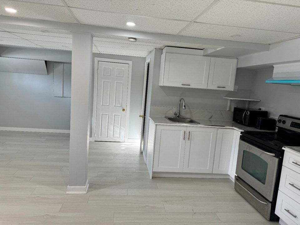 Bachelor/Studio 1,1/2 (No separate bed room - Studio) all inclu. 4